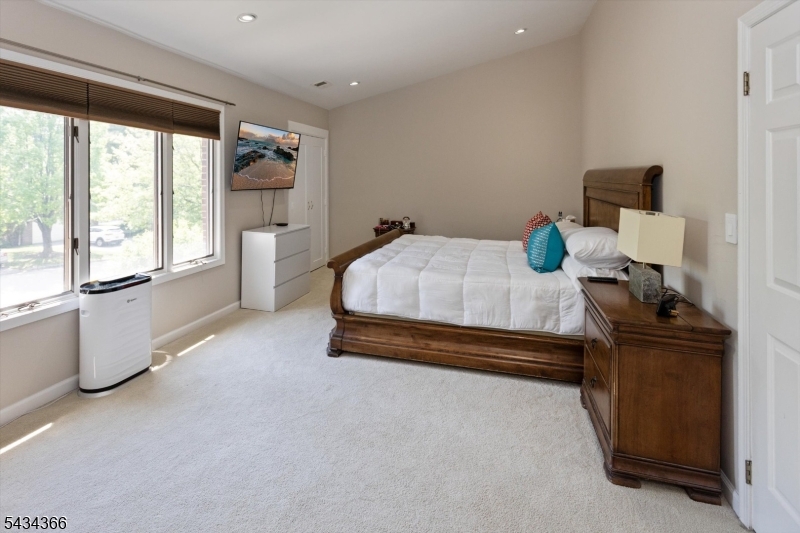 7 Lenox Ct Property Photo 19