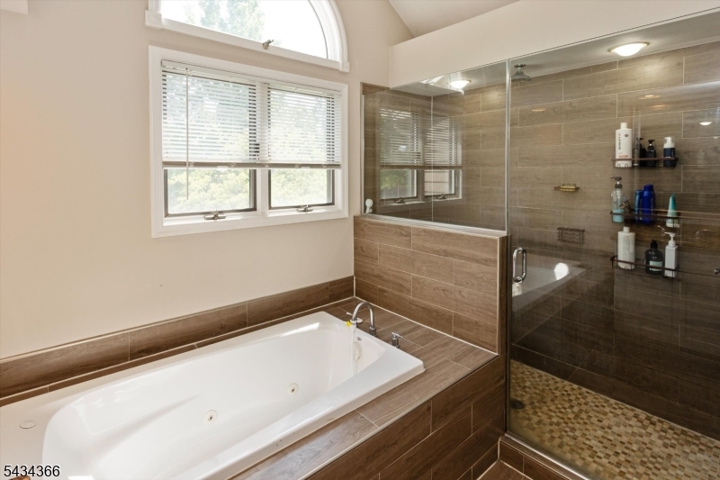 7 Lenox Ct Property Photo 23