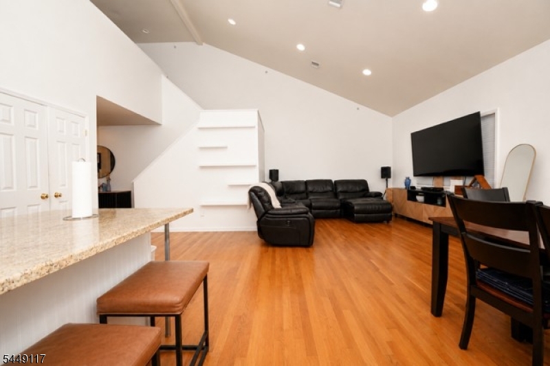 20 Mountain Ave 4 Property Photo 8