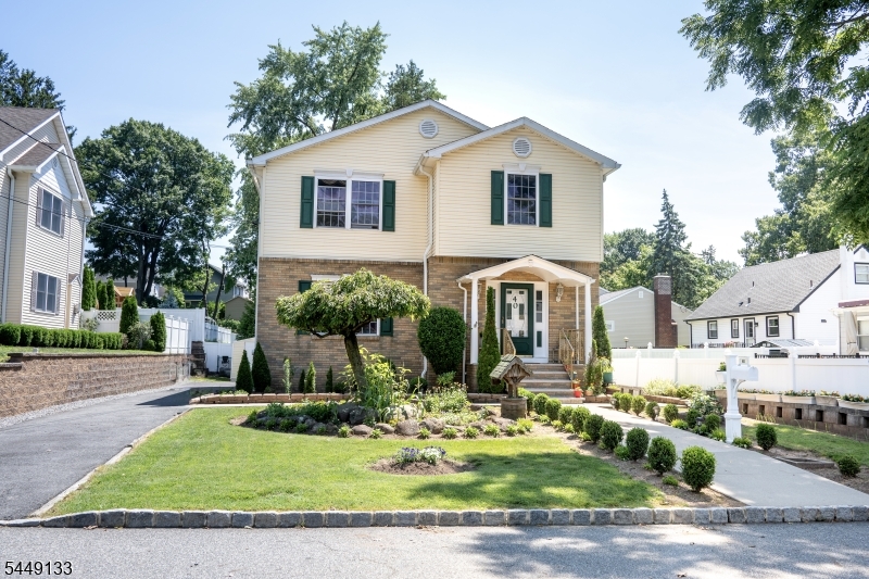 40 Oaktree Ln Property Photo 1