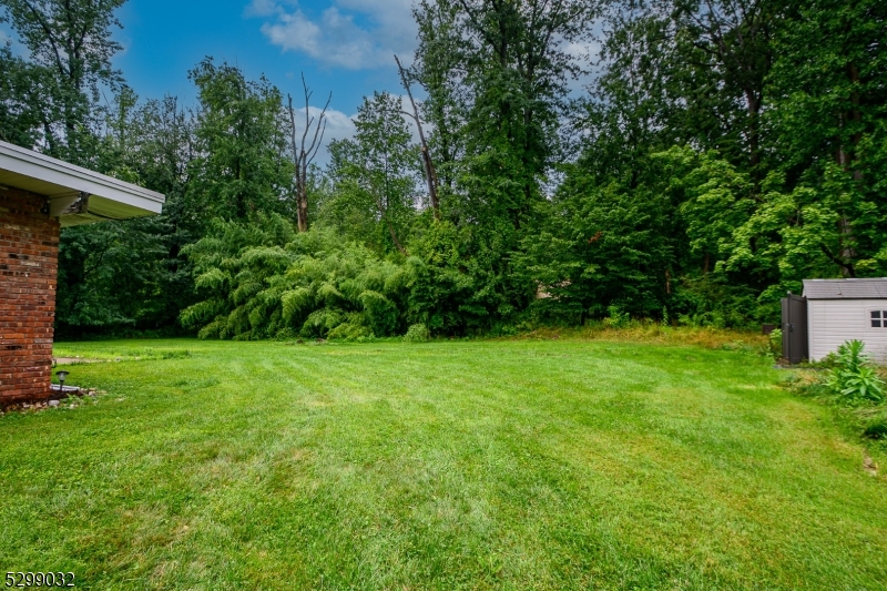 35 Glenwood Dr Property Photo 4