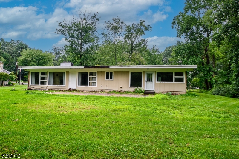 35 Glenwood Dr Property Photo 5