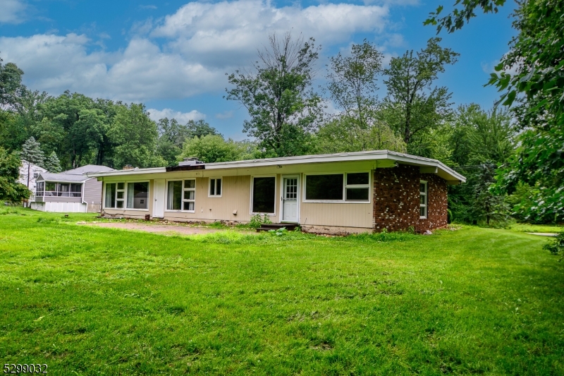 35 Glenwood Dr Property Photo 6
