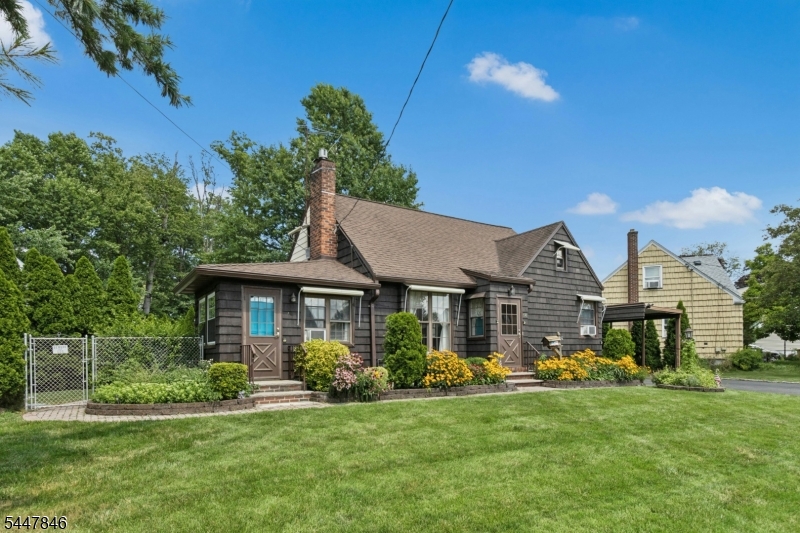 58 Furber Ave Property Photo 3