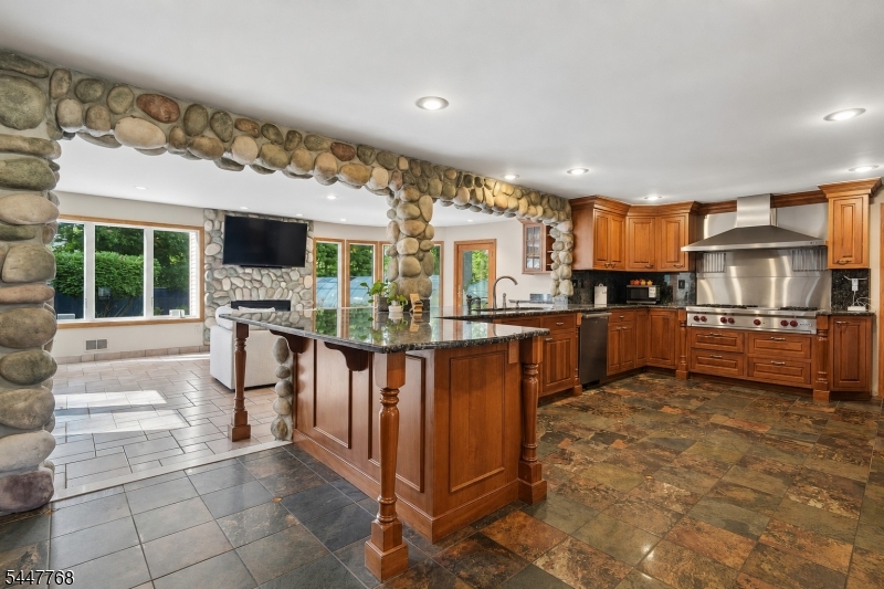 328 Hillside Ave Property Photo 6
