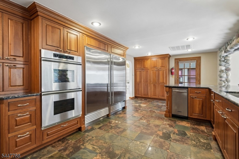 328 Hillside Ave Property Photo 8