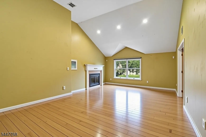 328 Hillside Ave Property Photo 16