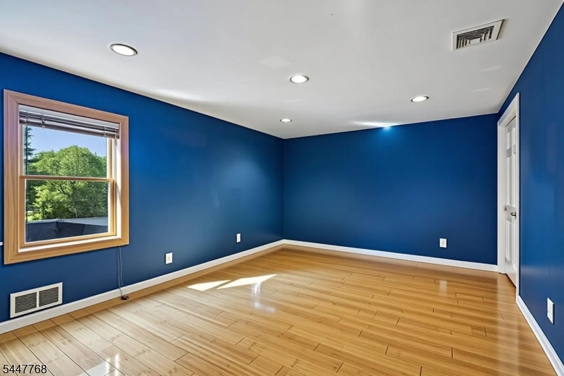328 Hillside Ave Property Photo 21