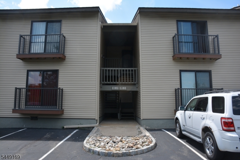 1306 Spruce Hills Dr Property Photo 2