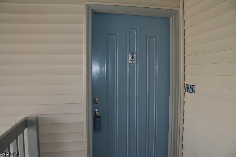 1306 Spruce Hills Dr Property Photo 3