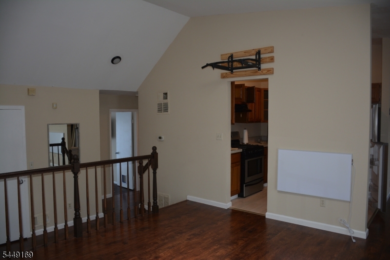 1306 Spruce Hills Dr Property Photo 5