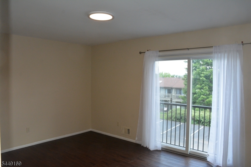 1306 Spruce Hills Dr Property Photo 6