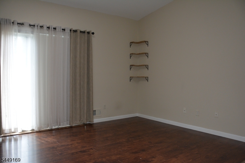 1306 Spruce Hills Dr Property Photo 8