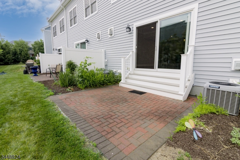 14 Clover Ct Property Photo 5