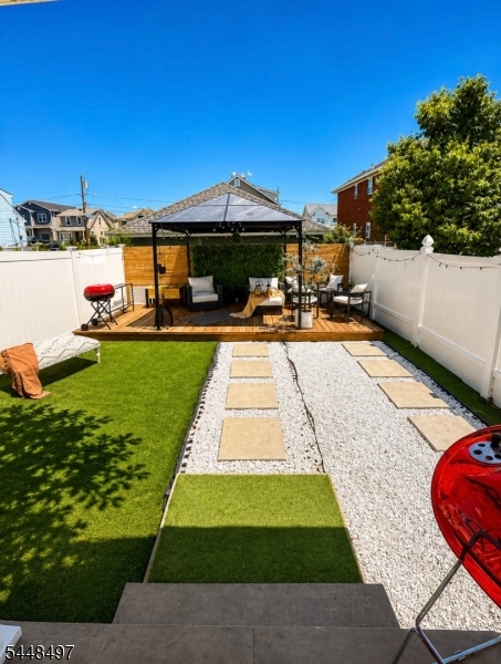 76 Heald St Property Photo 8