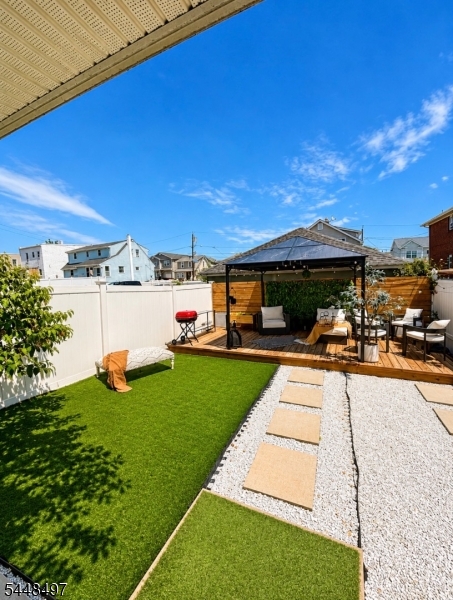 76 Heald St Property Photo 10