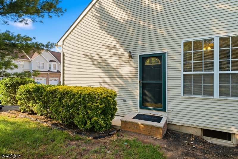 9 Gallop Ln Property Photo 2
