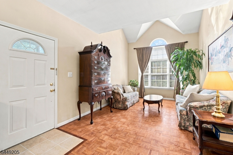 9 Gallop Ln Property Photo 3