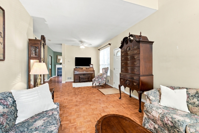 9 Gallop Ln Property Photo 5