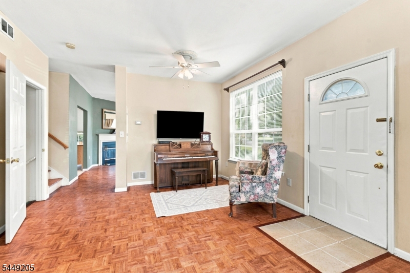 9 Gallop Ln Property Photo 6