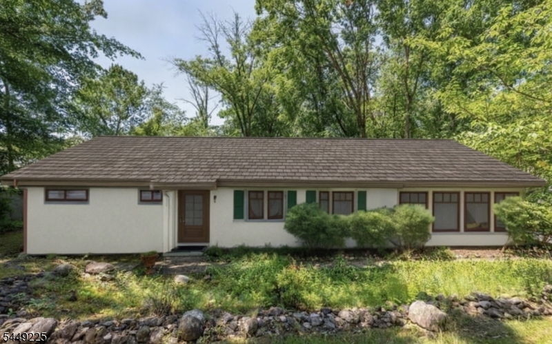 53 Old Wood Rd Property Photo 1