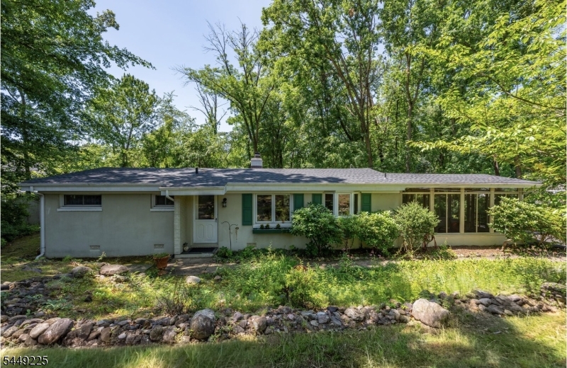 53 Old Wood Rd Property Photo 2