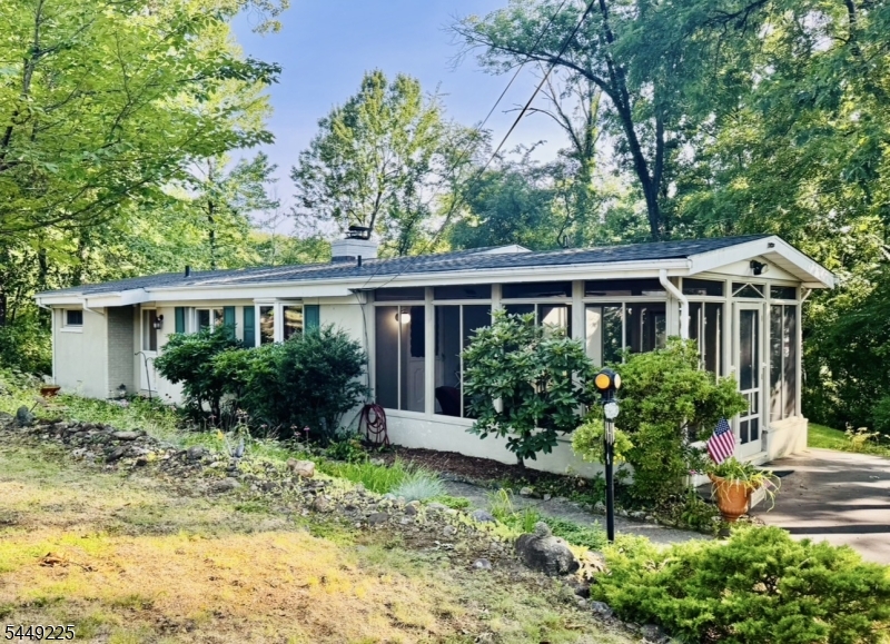 53 Old Wood Rd Property Photo 4