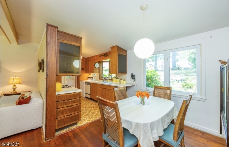 53 Old Wood Rd Property Photo 10