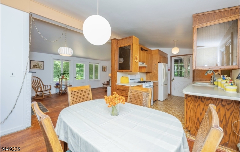 53 Old Wood Rd Property Photo 11