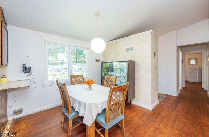 53 Old Wood Rd Property Photo 13