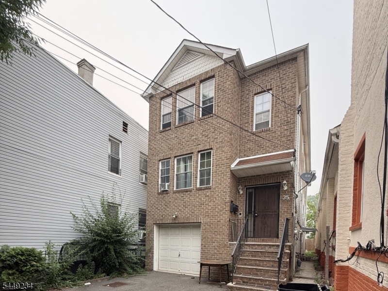 35 Tillinghast St Property Photo 2