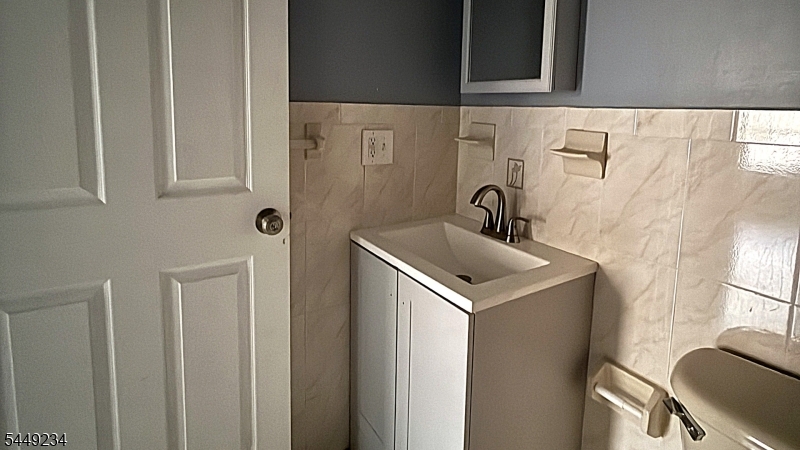 35 Tillinghast St Property Photo 6