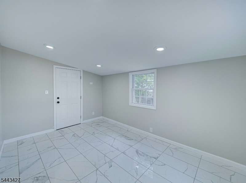 418 Harrison Ave Property Photo 10