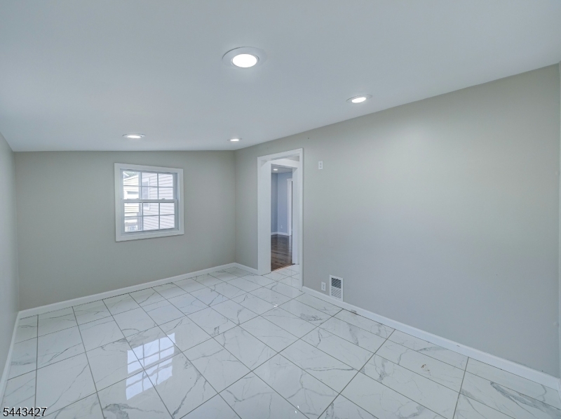 418 Harrison Ave Property Photo 11