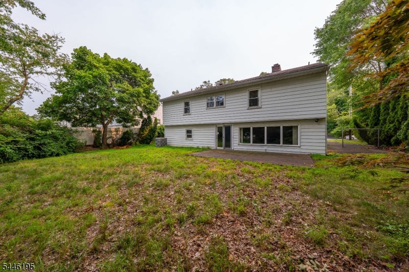 1598 Springfield Ave (1600) Property Photo 5