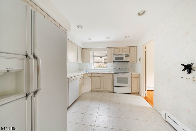 1598 Springfield Ave (1600) Property Photo 11
