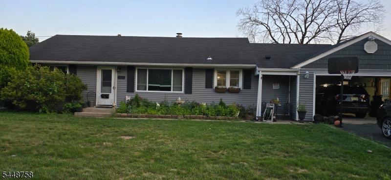 1123 Dukes Pkwy Property Photo 2