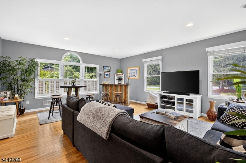 1 Stearns Ter Property Photo 6