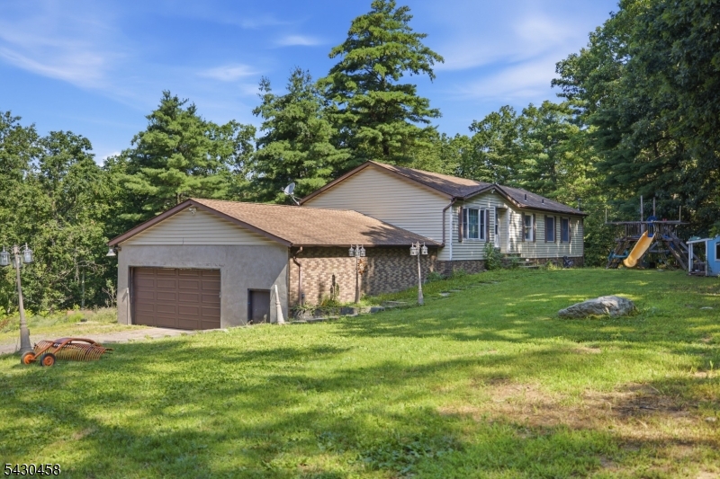 113 Deckertown Tpke Property Photo 1