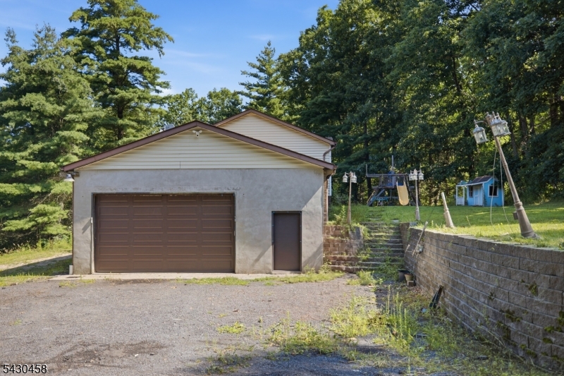 113 Deckertown Tpke Property Photo 2