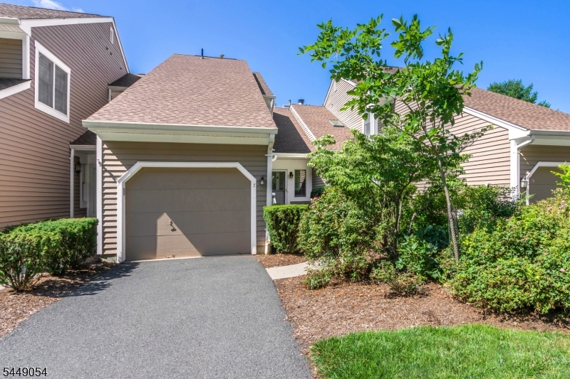 7 Dorset Ln Property Photo 1