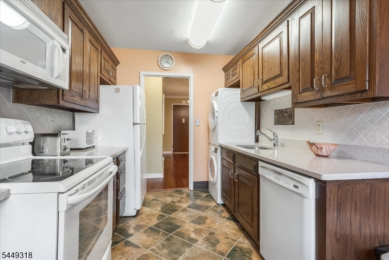 2 Claridge Dr 1ne Property Photo 8