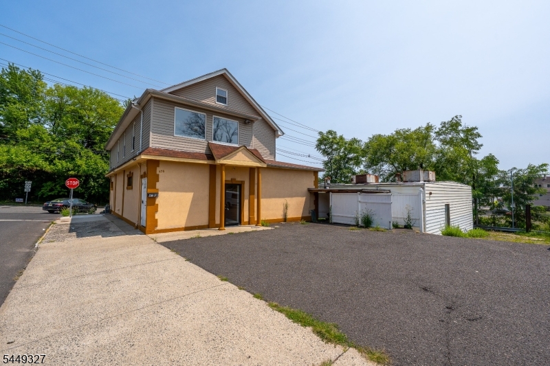 476 Bloy St Property Photo 1