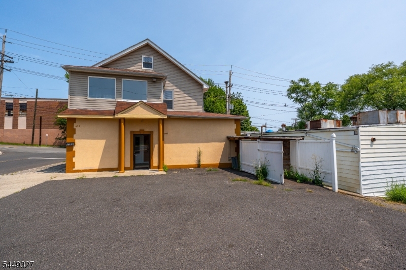 476 Bloy St Property Photo 2