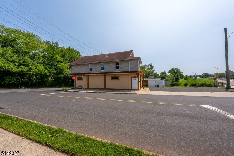 476 Bloy St Property Photo 4