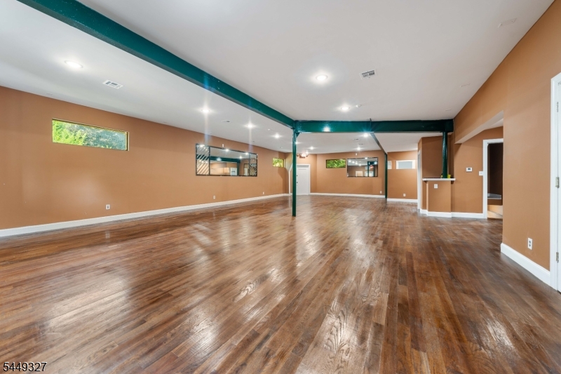 476 Bloy St Property Photo 8