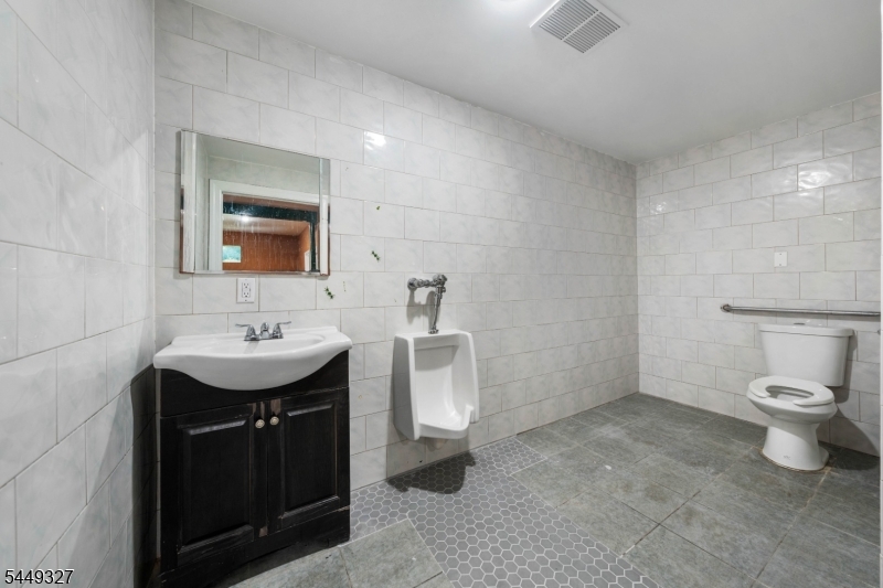 476 Bloy St Property Photo 10