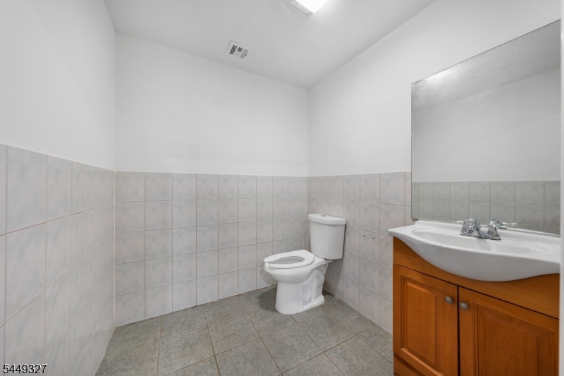 476 Bloy St Property Photo 11