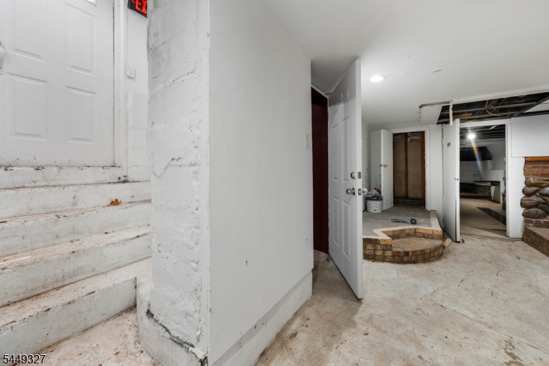 476 Bloy St Property Photo 12
