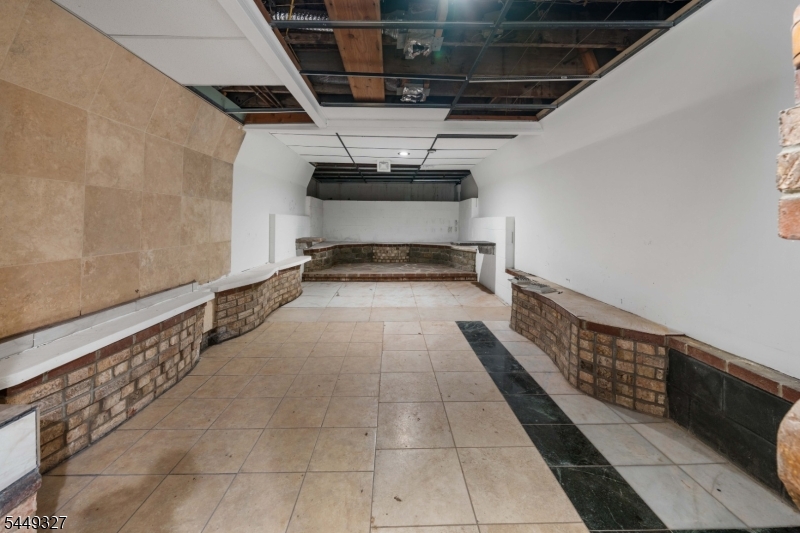 476 Bloy St Property Photo 13